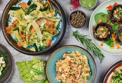 Circular food packaging and tracking systems to reduce single-use plastic consumption